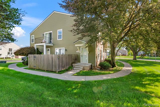 front view picture of 23507 N Rockledge, Novi, MI. 48375