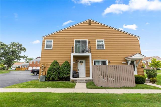 front view picture of 23637 N Rockledge, Novi, MI. 48375