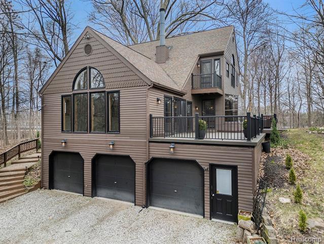 front view picture of 35646 Valley Creek Rd, Farmington, MI. 48335