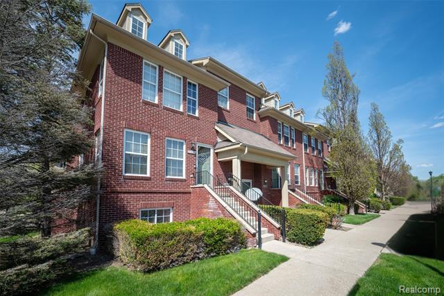 front view picture of 15650 Stone Crossing Dr, Southfield, MI. 48075