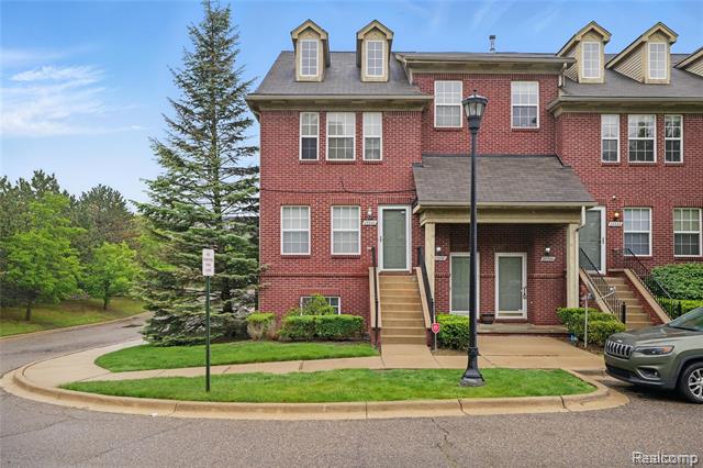 front view picture of 23340 Poplar Dr, Southfield, MI. 48075