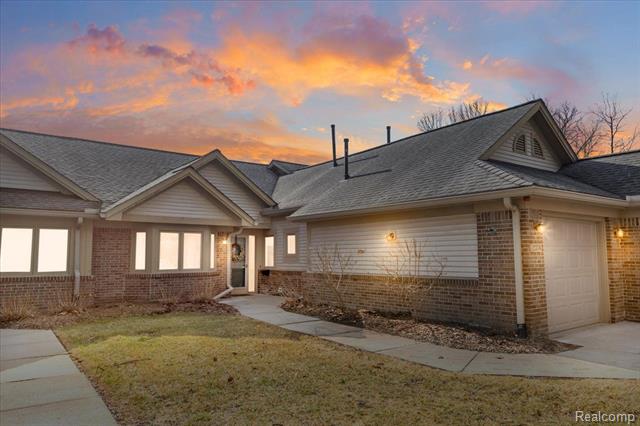 front view picture of 21374 Mulberry Ct, Farmington, MI. 48336