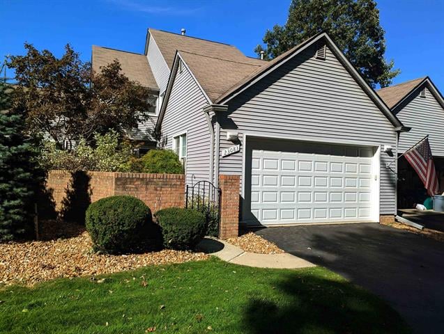 front view picture of 23083 Farmington Rd, Farmington, MI. 48336