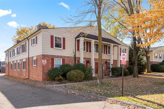 front view picture of 705 W Maple Rd, Clawson, MI. 48017