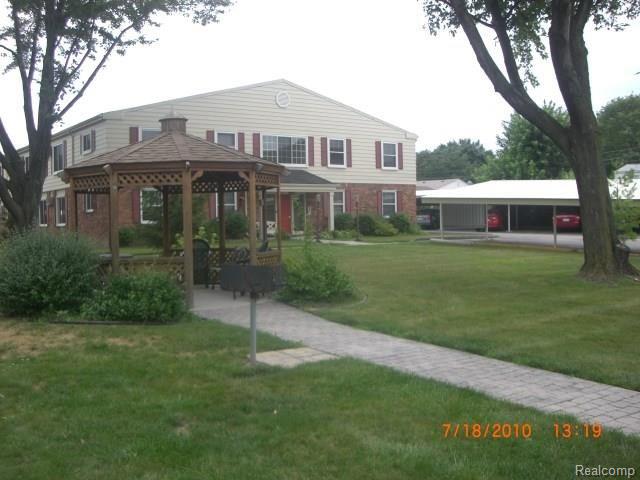 front view picture of 813 W Maple Rd, Clawson, MI. 48017