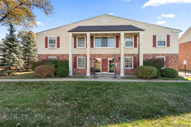 front view picture of 817 W Maple Rd, Clawson, MI. 48017