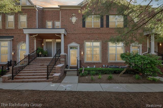 front view picture of 667 W River Park Village Blvd, Northville, MI. 48167