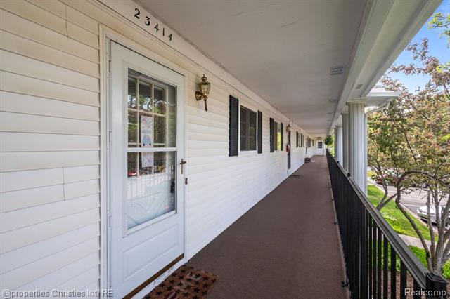 front view picture of 23414 Middlebelt Rd, Farmington, MI. 48336