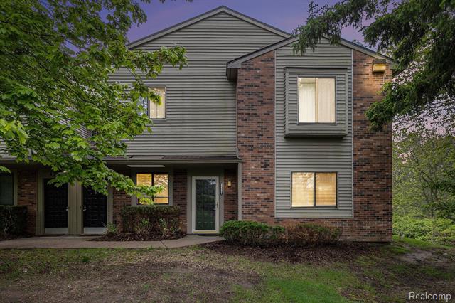front view picture of 22221 Indian Creek Dr, Farmington, MI. 48335
