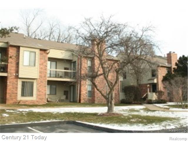 front view picture of 22161 Indian Creek Dr, Farmington, MI. 48335