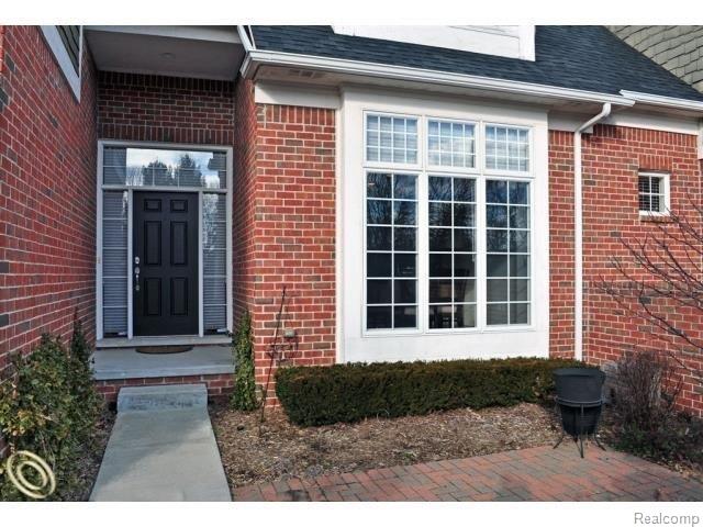 front view picture of 758 Seabiscuit Dr, Troy, MI. 48084