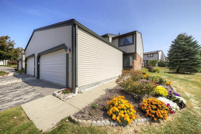 front view picture of 1202 Concord Ct, Northville, MI. 48167