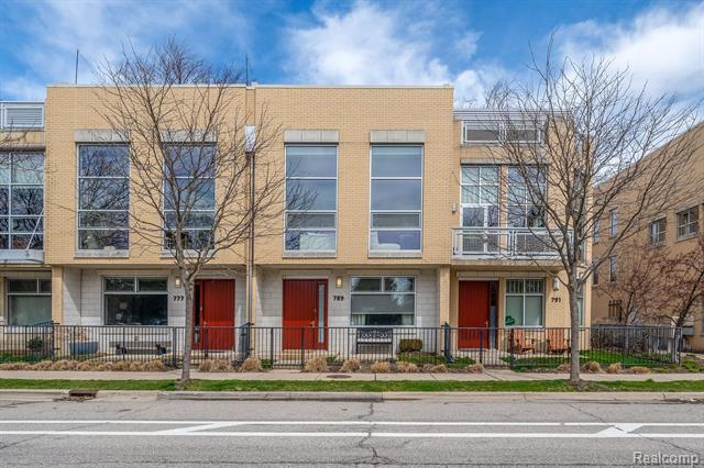 front view picture of 789 E 4Th St, Royal Oak, MI. 48067