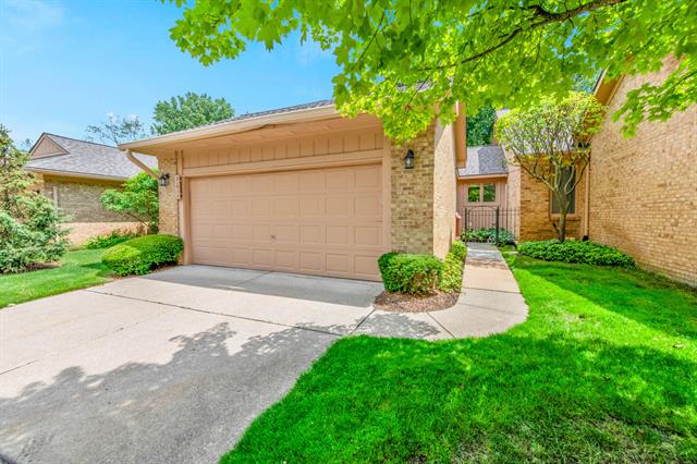 front view picture of 21910 River Ridge Trl, Farmington, MI. 48335