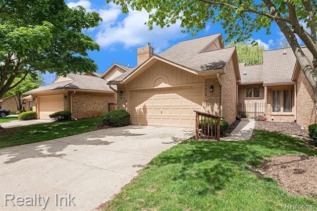 front view picture of 35300 Blue Spruce Dr, Farmington, MI. 48335