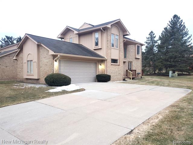 front view picture of 35375 Blue Spruce Dr, Farmington, MI. 48335