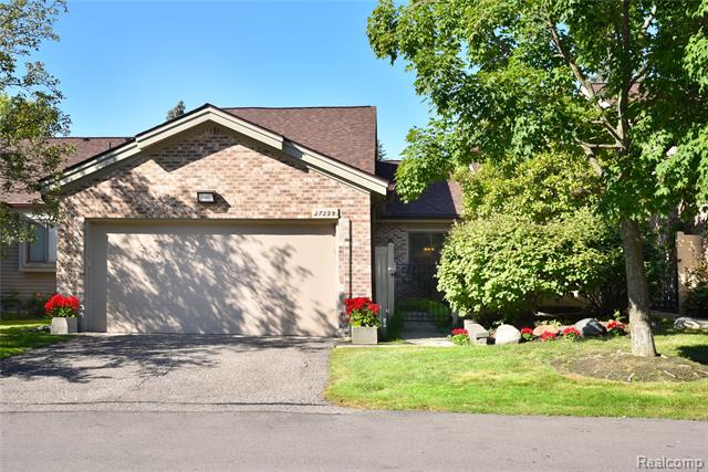 front view picture of 27295 Apple Blossom Ln, Southfield, MI. 48034