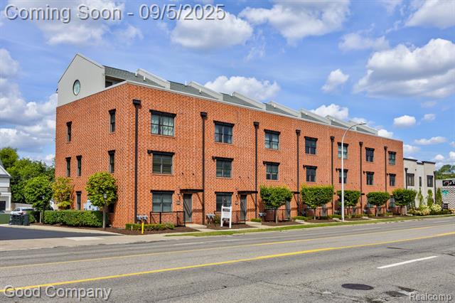 front view picture of 640 W 11 Mile Rd, Royal Oak, MI. 48067