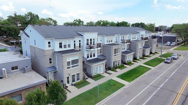 front view picture of 454 Hilton Rd # 113, Ferndale, MI. 48220
