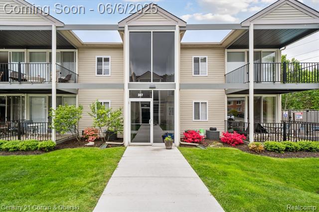 front view picture of 307 N Eton St # A, Birmingham, MI. 48009