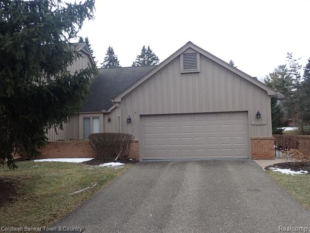 front view picture of 37711 Amber Dr, Farmington, MI. 48331