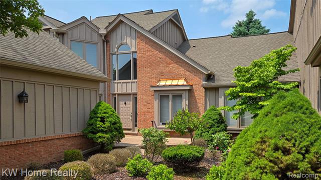front view picture of 37634 Russett Dr, Farmington, MI. 48331