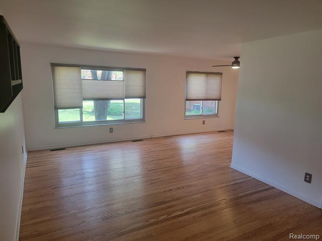 front view picture of 898 N Adams Rd Apt 1, Birmingham, MI. 48009