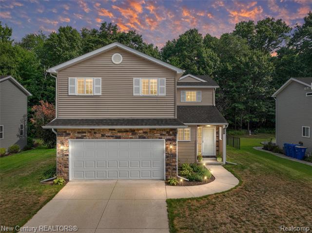 front view picture of 6496 Skylar Ln, Waterford, MI. 48327