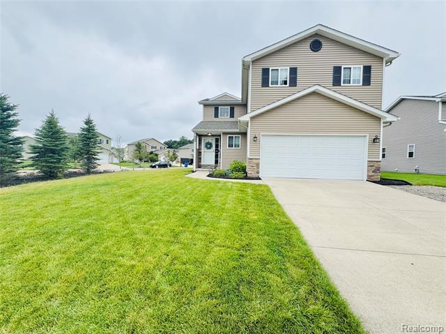 front view picture of 149 Fountain Park Dr, Waterford, MI. 48327