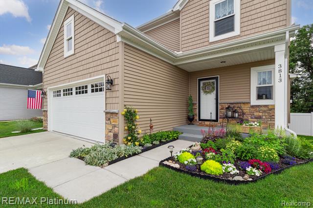 front view picture of 3813 Sloan Dr, Holly, MI. 48442