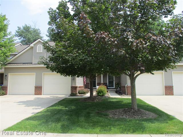 front view picture of 36 Millstone Ct, Waterford, MI. 48328