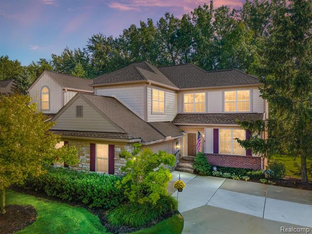 front view picture of 3585 Winding Brook Cir, Rochester, MI. 48309