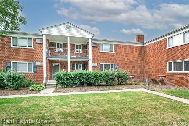 front view picture of 1097 Tienken Ct # 203, Rochester, MI. 48306