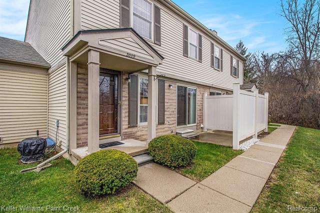 front view picture of 3009 High Pointe Ridge Rd, Lake Orion, MI. 48359