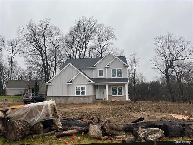 front view picture of 10705 Deer Ridge Trl, Holly, MI. 48442
