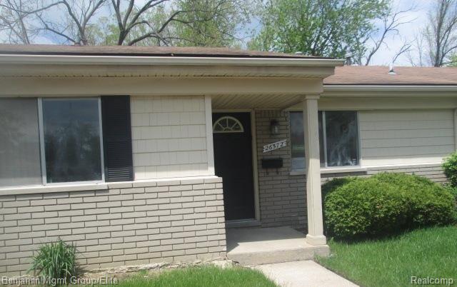 front view picture of 26572 Franklin Pointe Dr, Southfield, MI. 48034