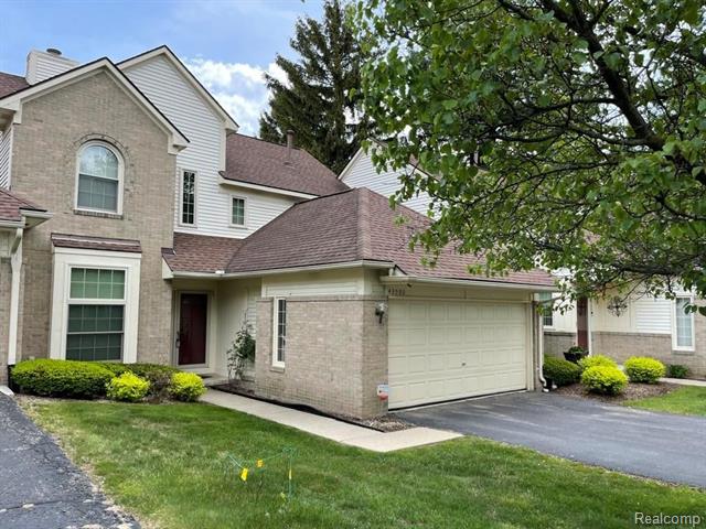 front view picture of 43590 Wendingo Ct, Novi, MI. 48375