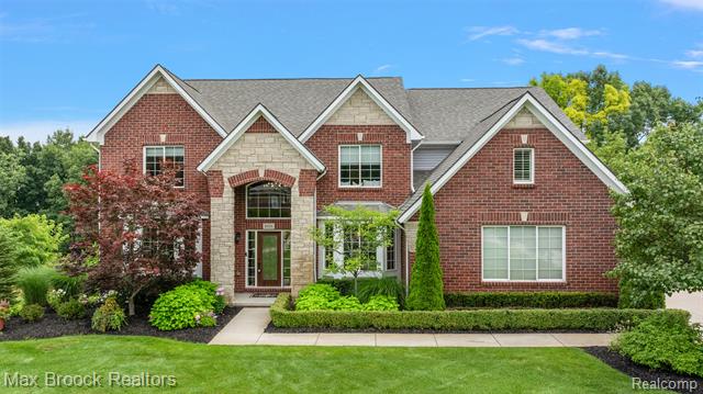 front view picture of 8926 Stonewall W, Clarkston, MI. 48348