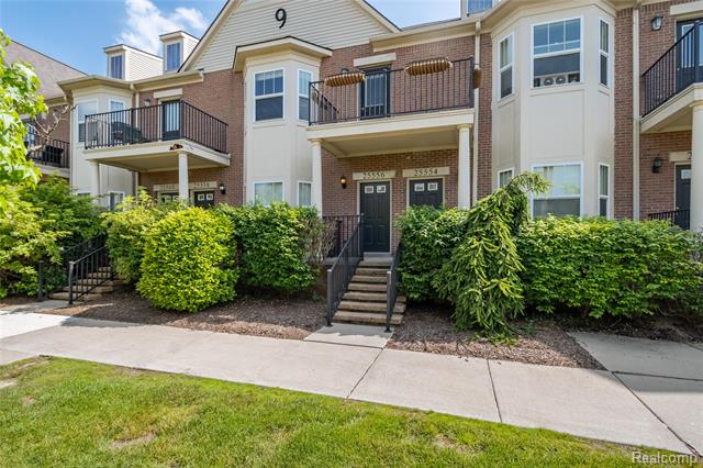front view picture of 25556 Portico Ln, Novi, MI. 48375