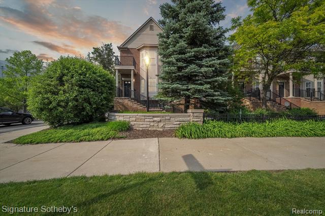 front view picture of 25536 Portico Ln, Novi, MI. 48375