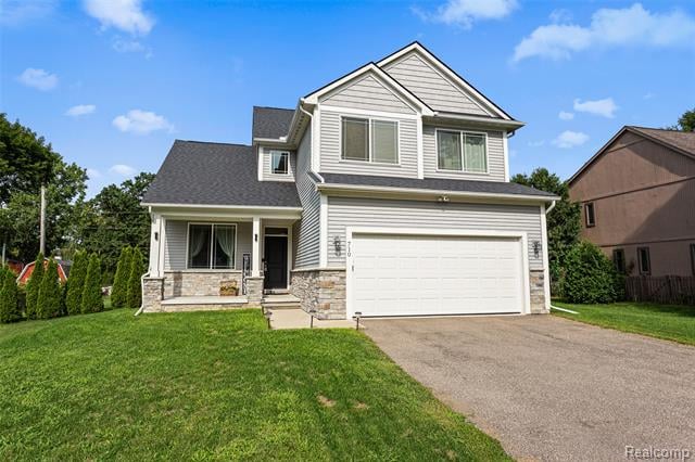 front view picture of 710 Pine Tree Rd, Lake Orion, MI. 48362