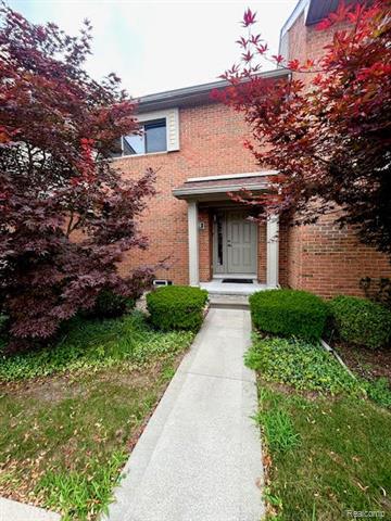 front view picture of 3729 Old Creek Rd, Troy, MI. 48084