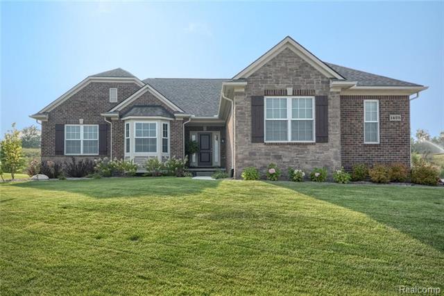 front view picture of 1425 Glass Lake Cir, Oxford, MI. 48371