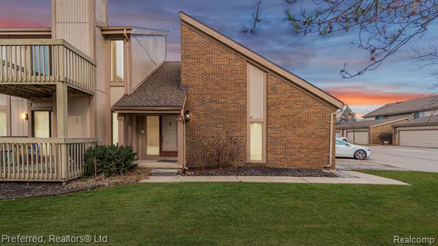 front view picture of 5406 Carol Run W, West Bloomfield, MI. 48322