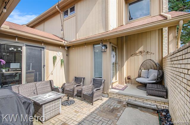 front view picture of 6271 Potomac Cir, West Bloomfield, MI. 48322