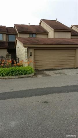 front view picture of 5206 Richard Run, West Bloomfield, MI. 48322