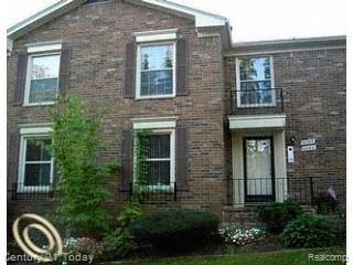 front view picture of 6286 Pepper Hill Dr, West Bloomfield, MI. 48322