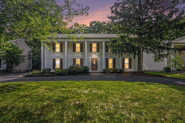 front view picture of 5535 Piccadilly Cir S, West Bloomfield, MI. 48322