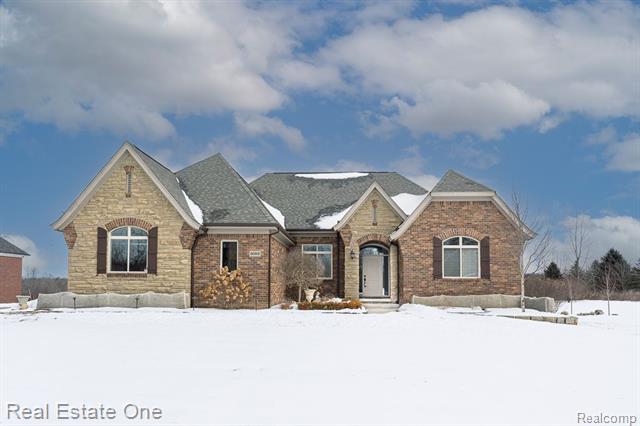 front view picture of 2083 Shane Ct, Oxford, MI. 48370
