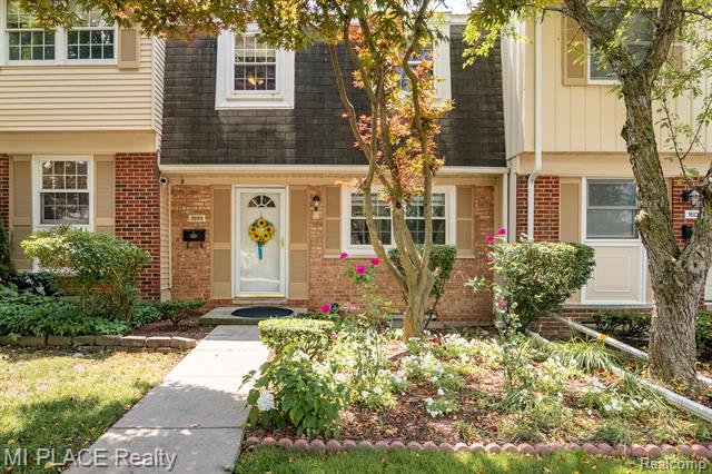 front view picture of 1599 Brentwood Dr, Troy, MI. 48098